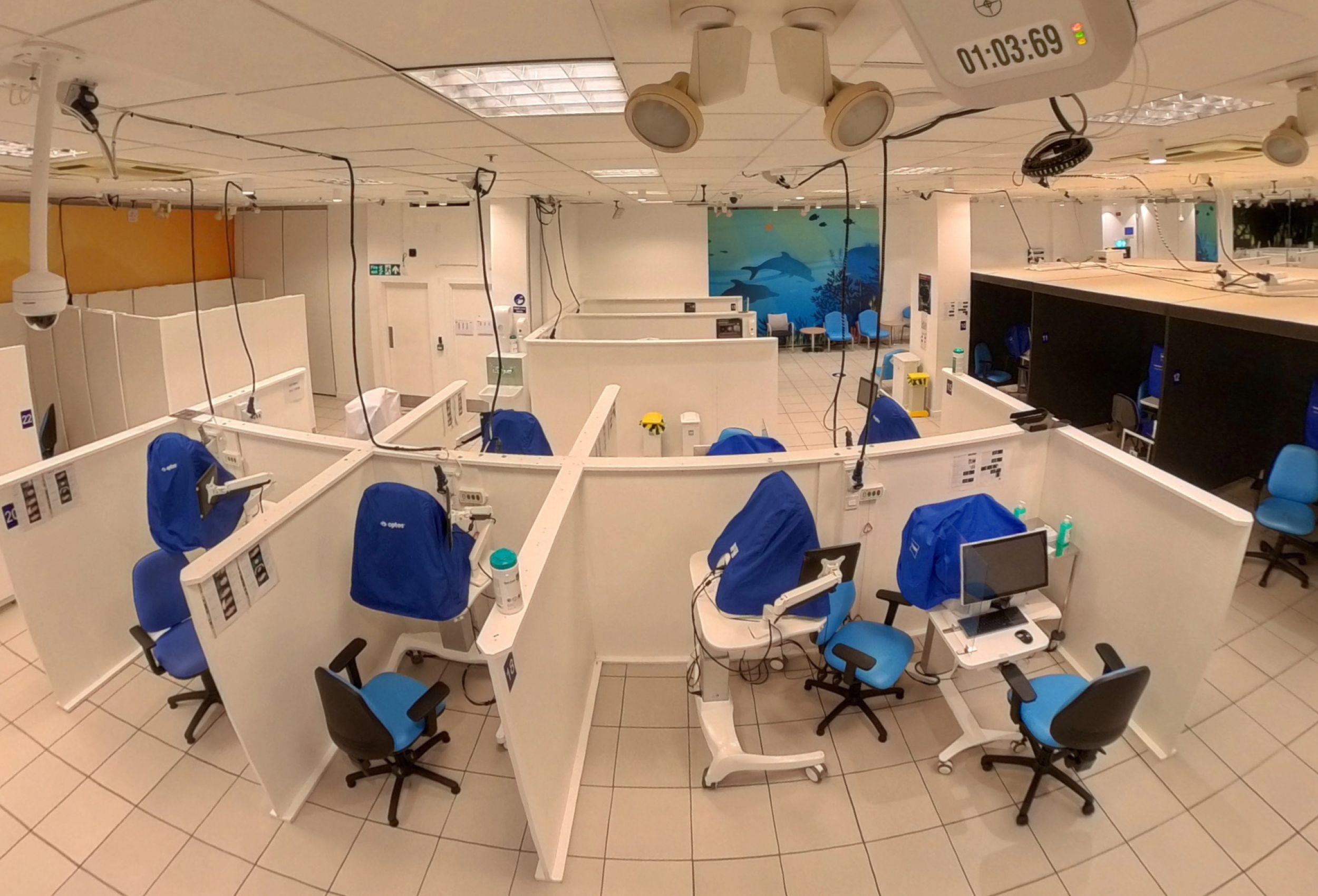 Hospital room with chairs and medical equipment