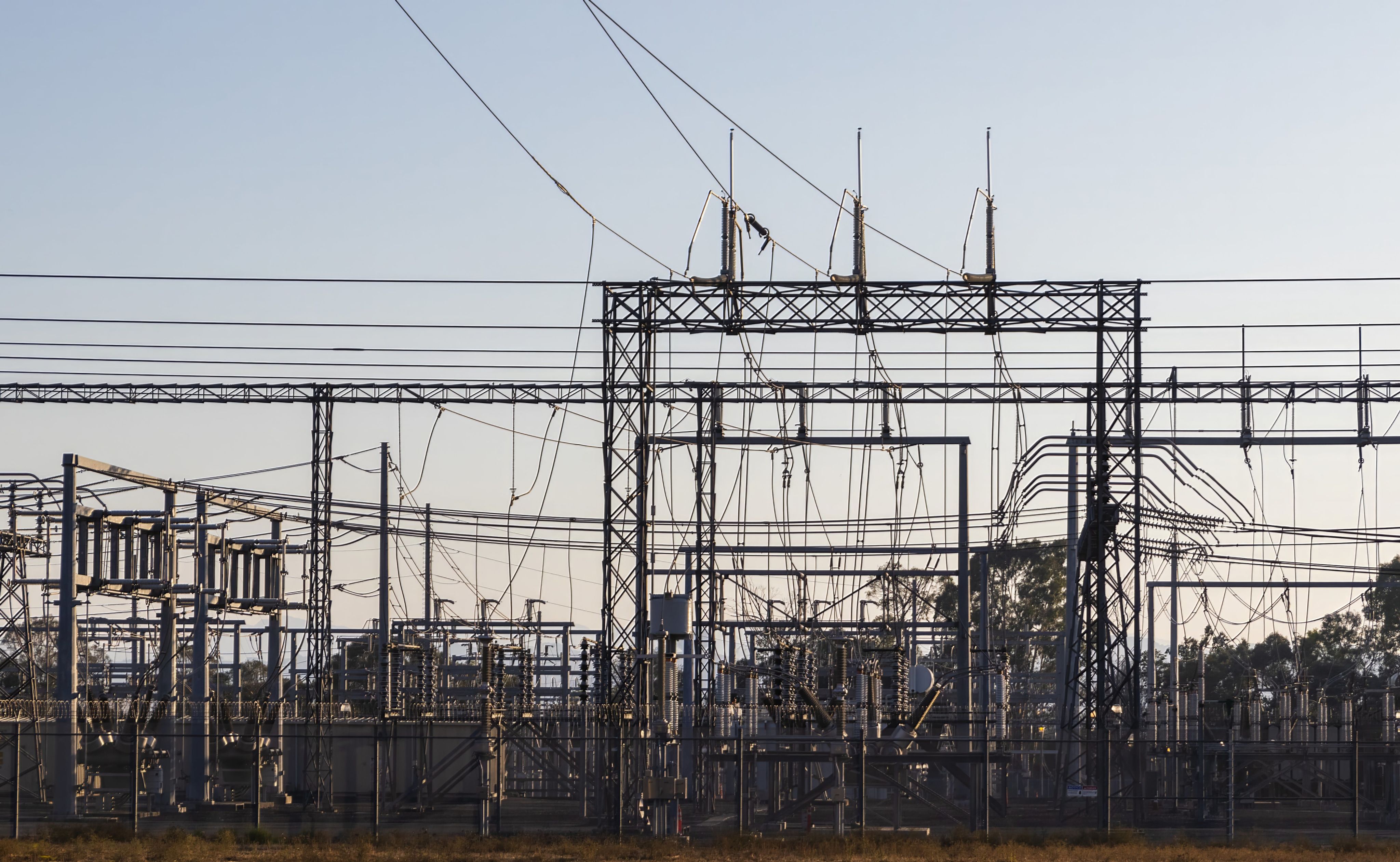 Complex structure of metal pylons and wires